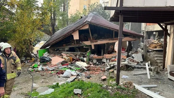 Son dakika | Pendik'te korku dolu anlar! Patlama olan bina çöktü - 1