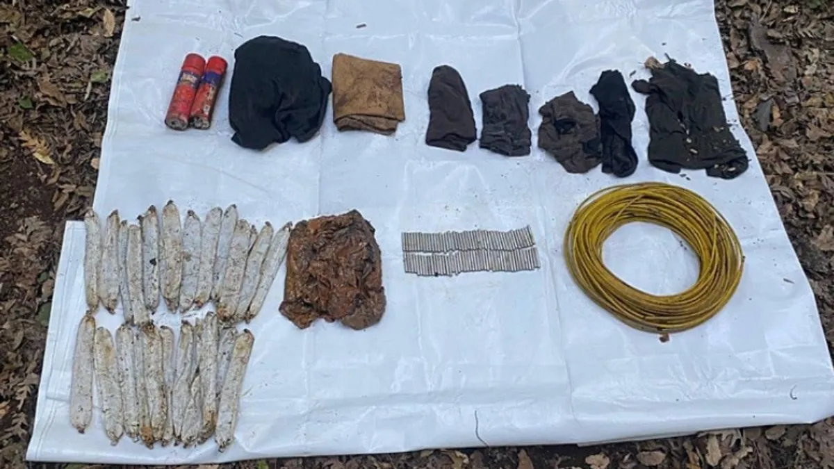 Hatay'da PKK'lı teröristlerin kullandığı mağarada fünye ve patlayıcı ele geçirildi