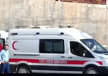 Çukurca'da polis aracı kaza yaptı: 3 yaralı