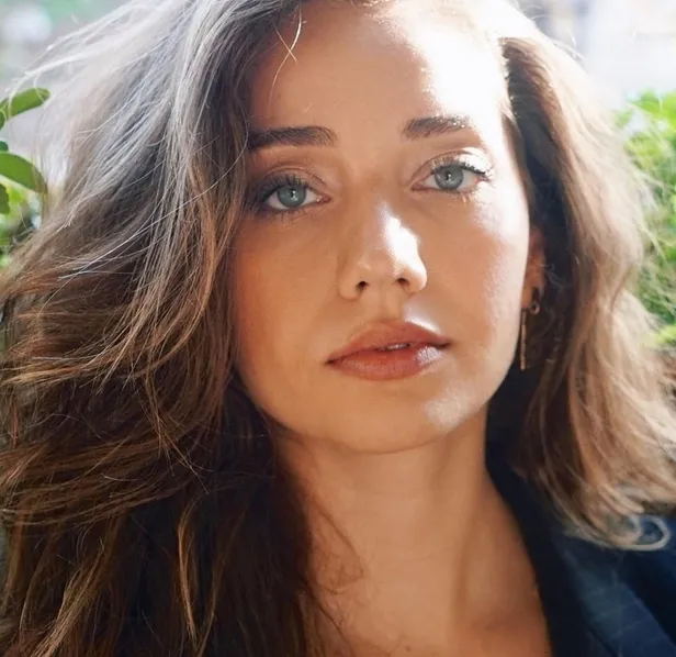 Özge Özacar kimdir? Nereli, kaç yaşında? Bursa Bülbülü Azra şarkılarda kendi sesini mi kullandı? İşte oynadığı dizler ve hayatı