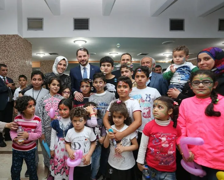 Bakan Albayrak, Suriyeli yetimlerle iftar yaptı