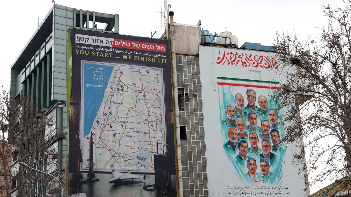 İran'da Nobel ödüllü aktivist Nergis Muhammedi, 7 yıl 6 ay hapis cezasına çarptırıldı