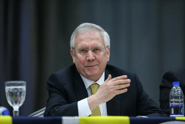 Aziz Yıldırım’dan Ali Koç’a Süper Kupa tepkisi: Süper Kupa finaline U19 ile çıkmak korkaklık ve armamıza yapılmış bir hakarettir