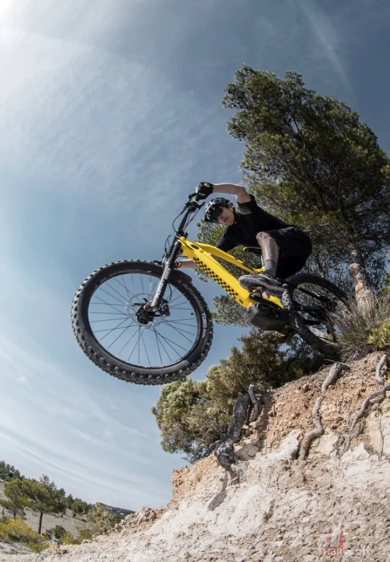 Peugeot yeni elektrikli bisikletini tanıttı 4