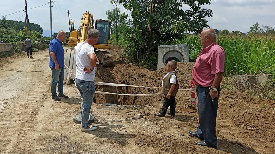 CHP'li İBB'ye bağlı İSKİ ekipleri vatandaşı çileden çıkardı! Halk kokudan penceresini bile açamıyor