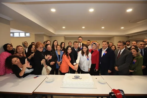 Ekrem İmamoğlu Maltepe’de 15 yıllık yurdun açılışını yeniden yaptı! Kadem Ekşi: Pes doğrusu!