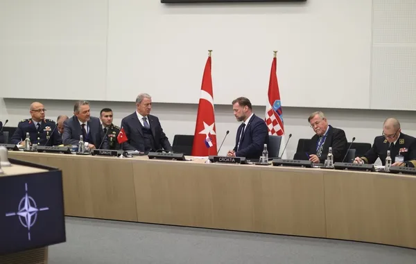 son-dakika-milli-savunma-bakani-hulusi-akar-nato-karargahinda-hirvatistan-savunma-bakani-banozic-ile-gorustu-1665575119355.jpg Son dakika: Milli Savunma Bakanı Hulusi Akar NATO Karargahı'nda Hırvatistan Savunma Bakanı Banozic ile görüştü - 3