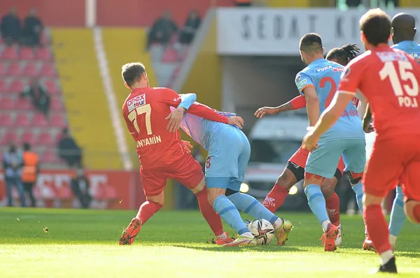 Kayserispor evinde Antalyaspor ilk yarıda devirdi! Kayserispor-Antalyaspor 0-2 MAÇ SONUCU