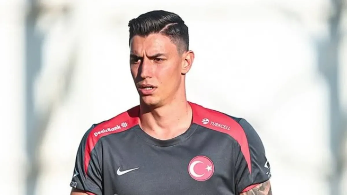 Milli kaleci Berke Özer'in hayali gerçek oldu! Elmalı romantizm...