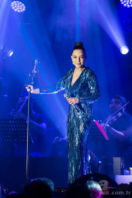 Ebru Gündeş evlilik sorularına ilk kez cevap verdi! Düğüne sayılı günler kaldı derken Demet Akalın sahnede sordu, Gündeş’ten bomba yanıt: "Evlilik var mı?" 10