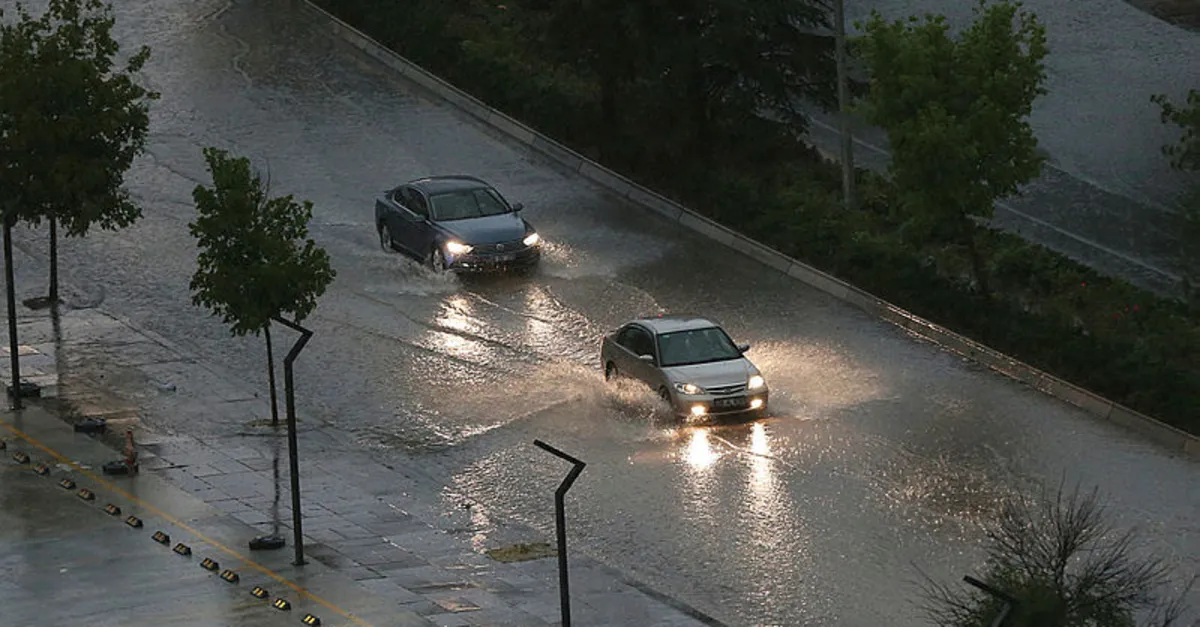 Başkent Ankara sağanak yağmura teslim oldu