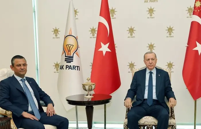 baskan-erdoganin-chp-genel-merkezine-yapacagi-ziyaretin-tarihi-ve-saati-netlesti-erdogan-ozgur-ozel-gorusmesi-1717668583771.jpeg Başkan Erdoğan'ın CHP Genel Merkezi'ne yapacağı ziyaretin tarihi ve saati netleşti! Erdoğan-Özgür Özel görüşmesi ne zaman olacak? - 4