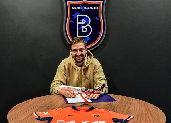 Caner Erkin imzayı attı: Yeni takımı Medipol Başakşehir oldu