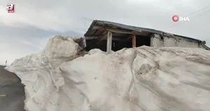 Yayla evleri kar altında
