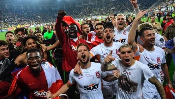 1685831218316.jpg Gözler tarihi derbide! Nefesler tutuldu! Galatasaray-Fenerbahçe maçında 11'ler... - 3