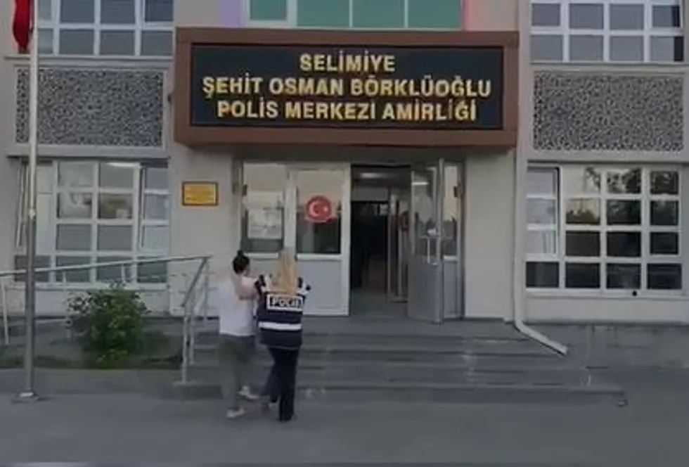 Kayseri'de uyuşturucu suçundan aranan kadın yakalandı - 1