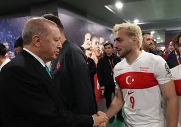 Başkan Erdoğan'dan A Milli Takım'a soyunma odasında tebrik! İşte o anlar...