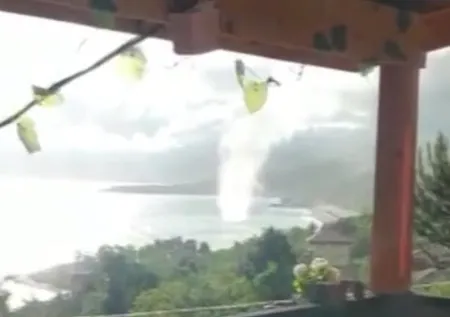 Sinop Türkeli'de denizde hortum oluştu