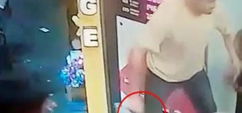 Taksim’de gasp dehşeti kamerada! Polis anında yakaladı