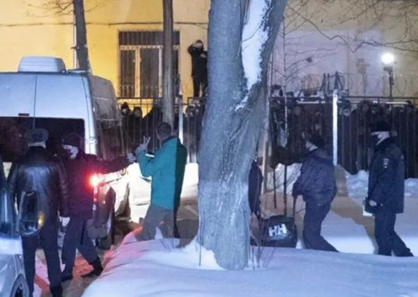 Rusya'nın Navalny operasyonunun görüntüleri ortaya çıktı! Karakolda mahkeme kurdular ve... - 5
