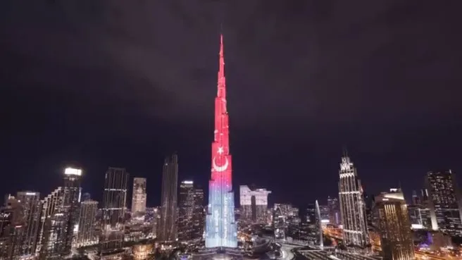 Türk bayrağı dünyanın en yüksek binasında