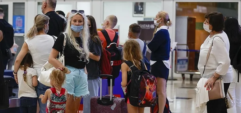 Moskova'dan Antalya'ya son bilet 11 bin dolara satıldı! Ruslar Türkiye'ye akın ediyor