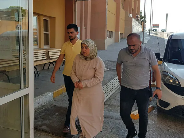 Erzincan'da vahşet! Babasını boğazından bıçaklayıp polisi aradı - 2