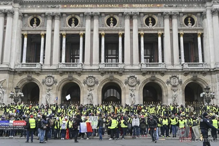 Paris’te son dakika: Sarı yeleklilere müdahale başladı