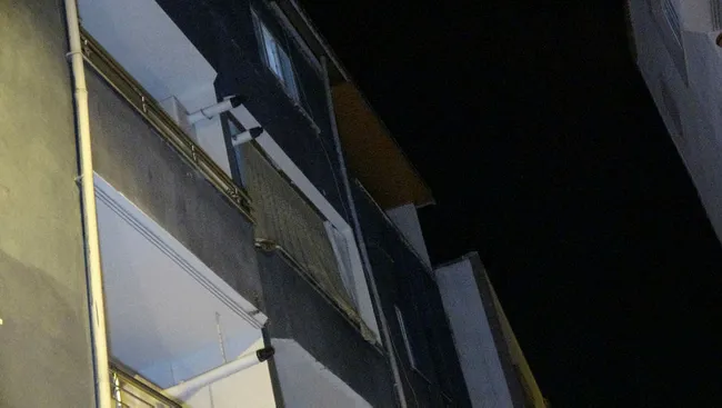 Bursa’da kocasını başka kadının evinde gören eş çıldırdı! Mahalleyi birbirine kattı - 2