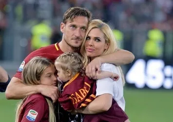İtalyan futbolcu Francesco Totti eşi Ilary Blasi tarafından aldatılış hikayesini anlattı: Depresyona girdim köpek gibi acı çektim...