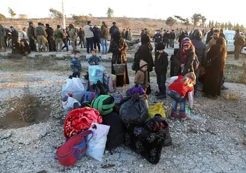 Halep'ten tahliyeler: 3.konvoy İdlib'e ulaştı
