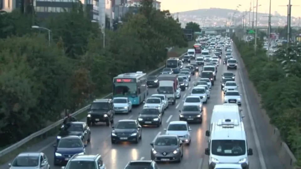 Deprem trafiği havadan görüntülendi