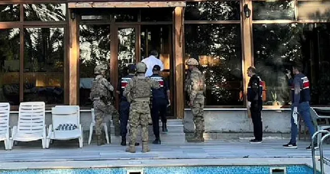 suc-ceteleri-nasil-cokertildi-operasyonlarin-perde-arkasi-1696067713664.jpg SUÇ ÇETELERİ NASIL ÇÖKERTİLDİ? Operasyonların perde arkası - 8