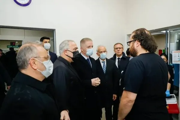 Fatih Camii imamına bıçaklı saldırı! Kurra Hafız Galip Usta omzundan yaralandı | Saldırgan tutuklandı