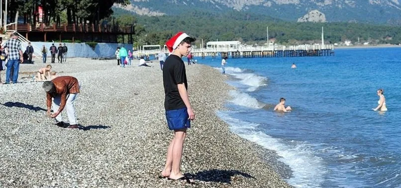 Antalya'da yılın ilk günü deniz keyfi
