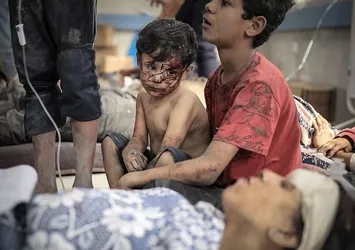 İngiltere gazetesi yeni yıl için Gazze’yi yazdı: Vahim tablo gözler önüne serildi! “Dünya gelecek yıl Gazze nüfusunun yaklaşık dörtte birinin ölümüyle yüzleşecek”