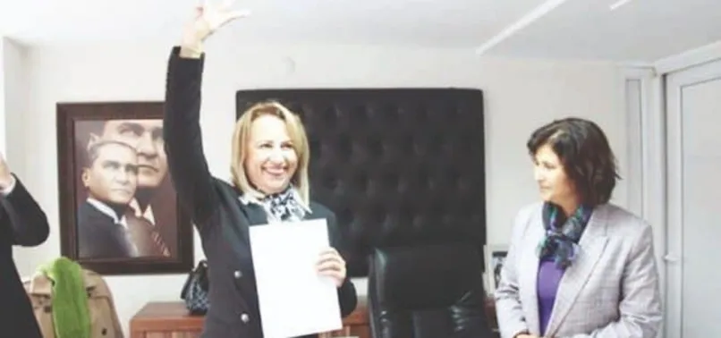 Bayraklı CHP’de deprem! İstifalar yönetimi düşürdü