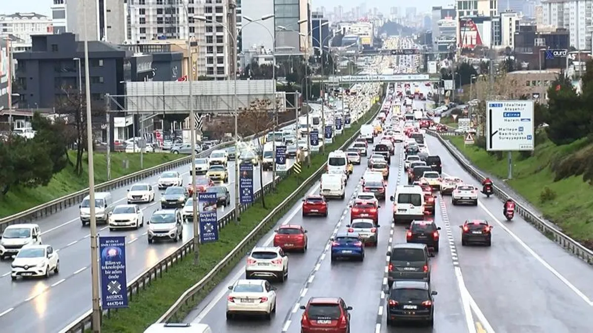 İstanbul haftaya yine trafikle başladı! Yüzde 60'ı aştı