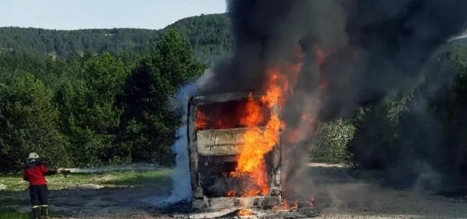 Bolu’da seyir halindeki yolcu otobüsü alev alev yandı!