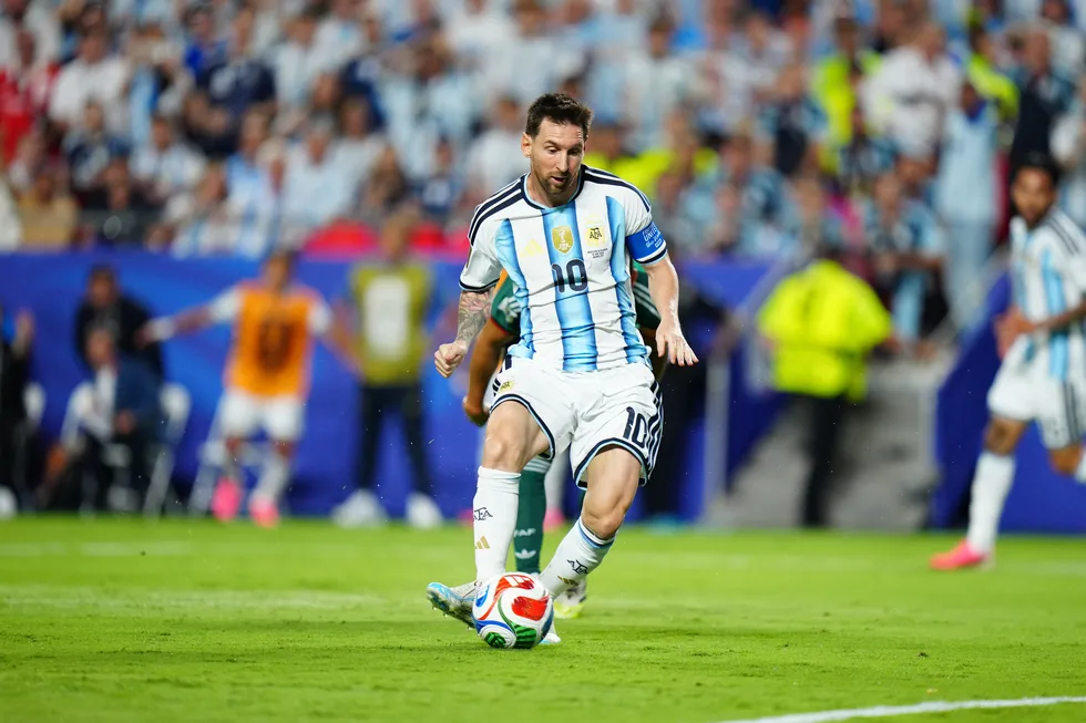 Dünya Kupası'nda Messi şov! Arjantin Cezayir'i 3 golle geçti - 1