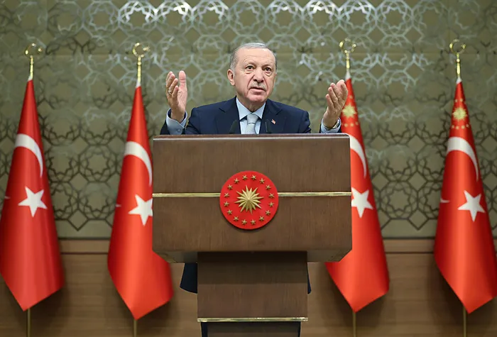 baskan-erdogan-mansetlerle-carpisa-carpisa-geldik-1746536457351.jpg Erdoğan konuşmasına Anadolu medyasının öneminin altını çizdi (AA)