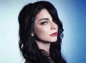 Merve Boluğur'u gören tanıyamadı! Son hali Sinem Ünsal'a benzetildi