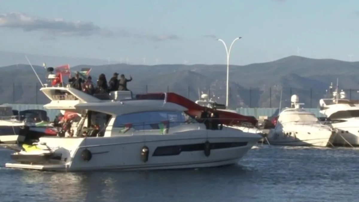 Bursa'da tekneler Filistin'e destek için açıldı: Kararlıyız, Sumud'un Yanındayız