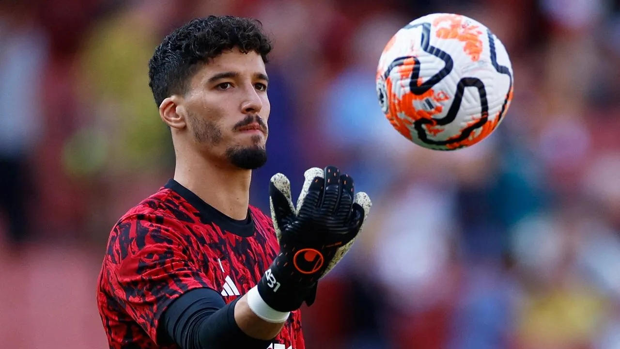 Altay Bayındır'ı üzecek haber! Manchester United'dan flaş karar...