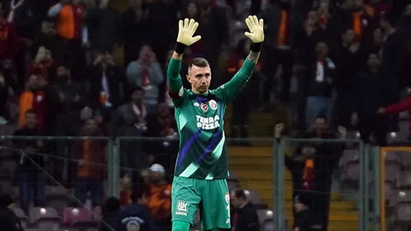 galatasarayda-musleraya-yeni-sozlesme-iste-detaylar-1614034331083.jpg Galatasaray'da Muslera'ya yeni sözleşme! İşte detaylar... - 2