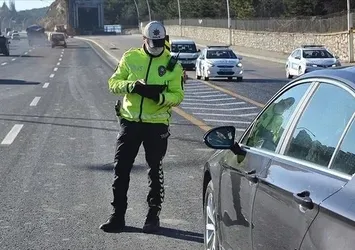 Trafikte yeni dönem! EGM duyurdu: Trafikte kask ve eldiven zorunluluğu getirildi