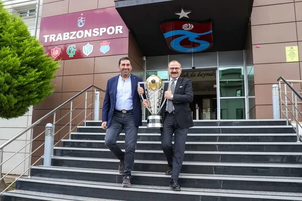 Trabzonspor'un şampiyonluk kupası müzedeki yerini aldı - 1