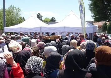 Tavşanlı'da fide dağıtımı izdihama sebep oldu