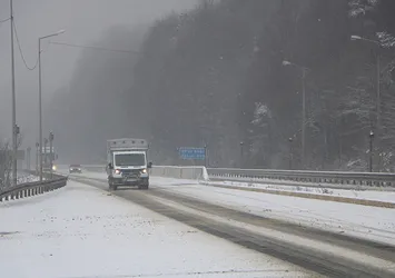Bolu Dağı'nda kar yağışı etkili oldu