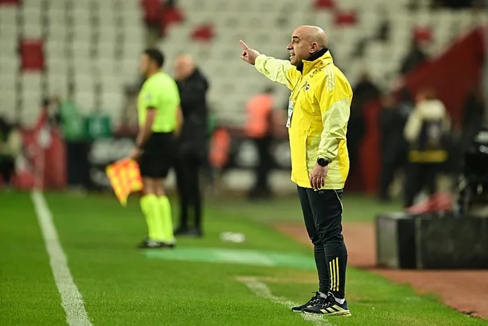 zeki-murat-goleden-flas-aciklamalar-fenerbahce-seviyesinde-gorulemeyecek-goller-yedik-1772397163061.jpeg Zeki Murat Göle'den flaş açıklamalar: "Fenerbahçe seviyesinde görülemeyecek goller yedik" - 1